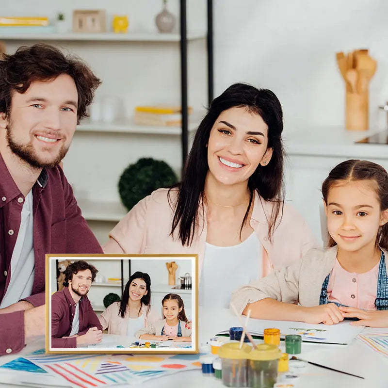 Pinpin 2.0 Aluminum Digital Frame — Sleek Golden