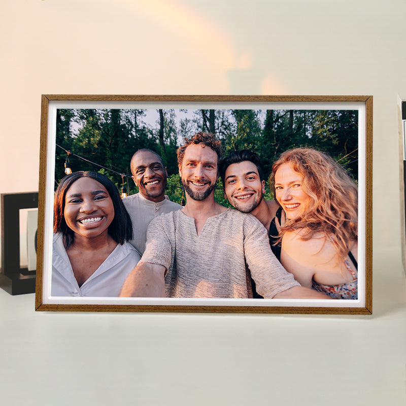 Pinpin 2.0 Aluminum Digital Frame — Wood-Grain Style