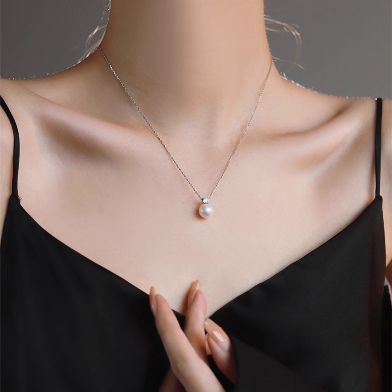 Pearl Pendant Necklace