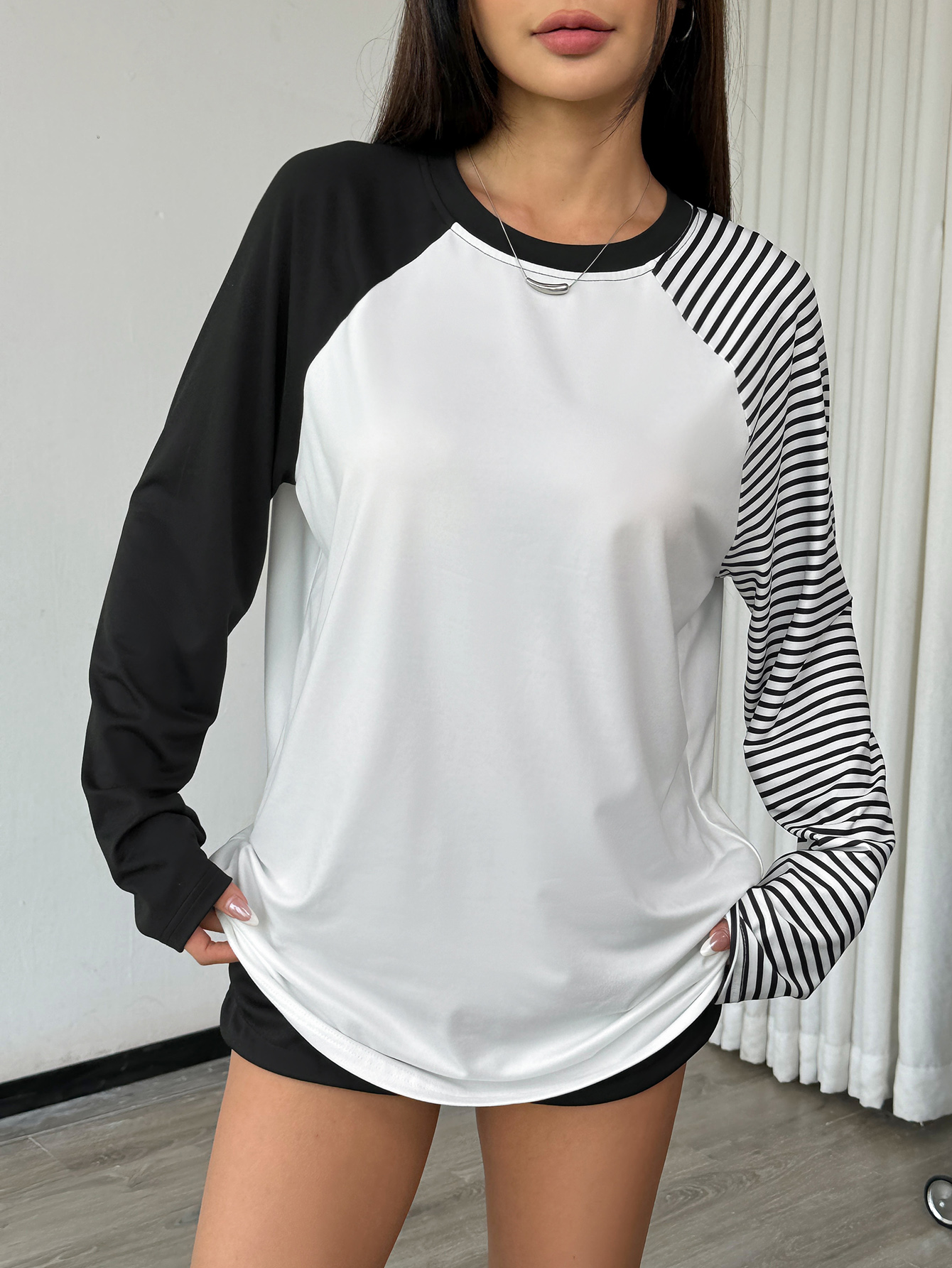 Women's striped sleeve black and white contrast casual T-shirt