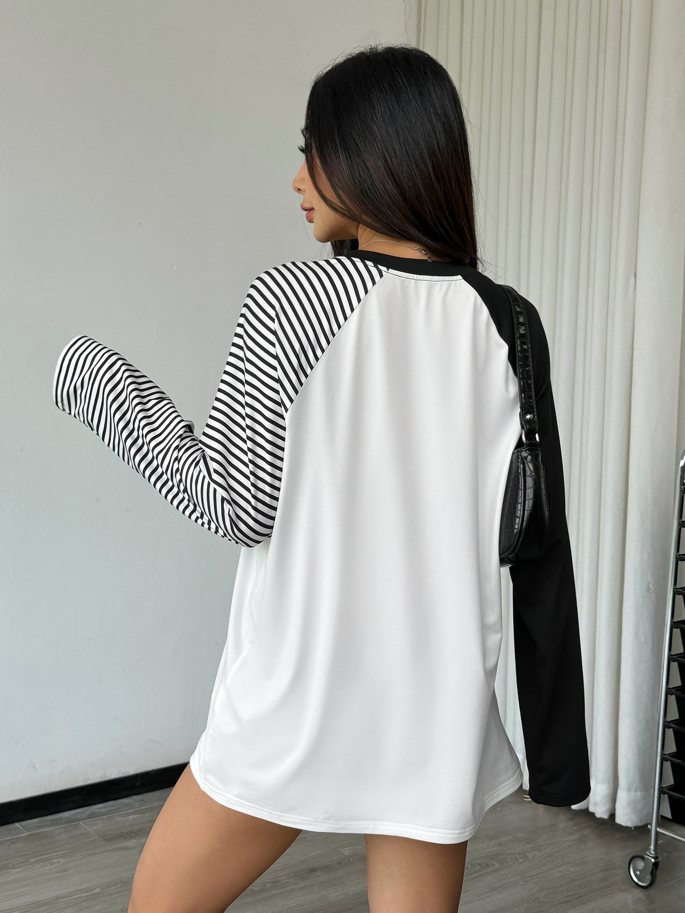 Women's striped sleeve black and white contrast casual T-shirt