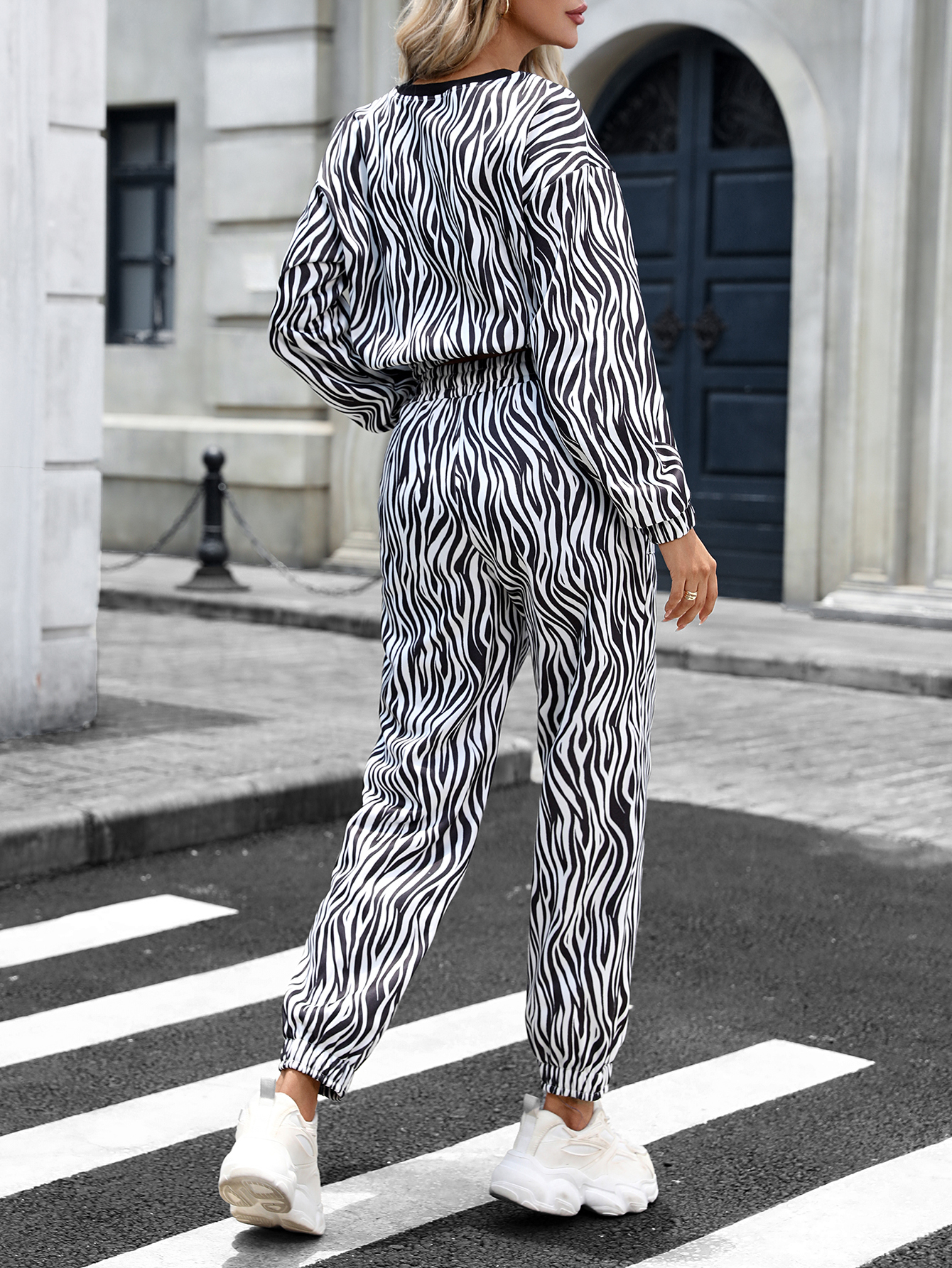 Women's casual and fashionable all-over printed round neck long-sleeved top and pocket trousers two-piece set