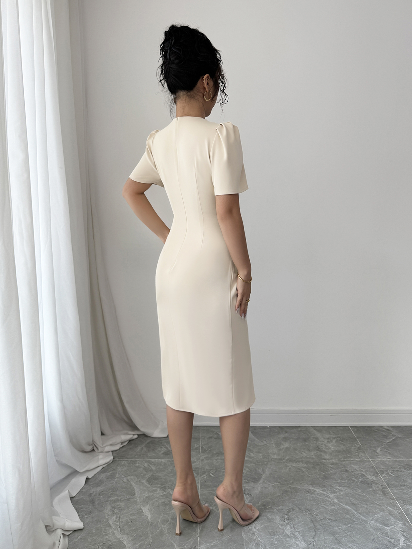 Women's Solid Color Round Neck Short Puff Sleeve Elegant Cutout Shoulder Dress