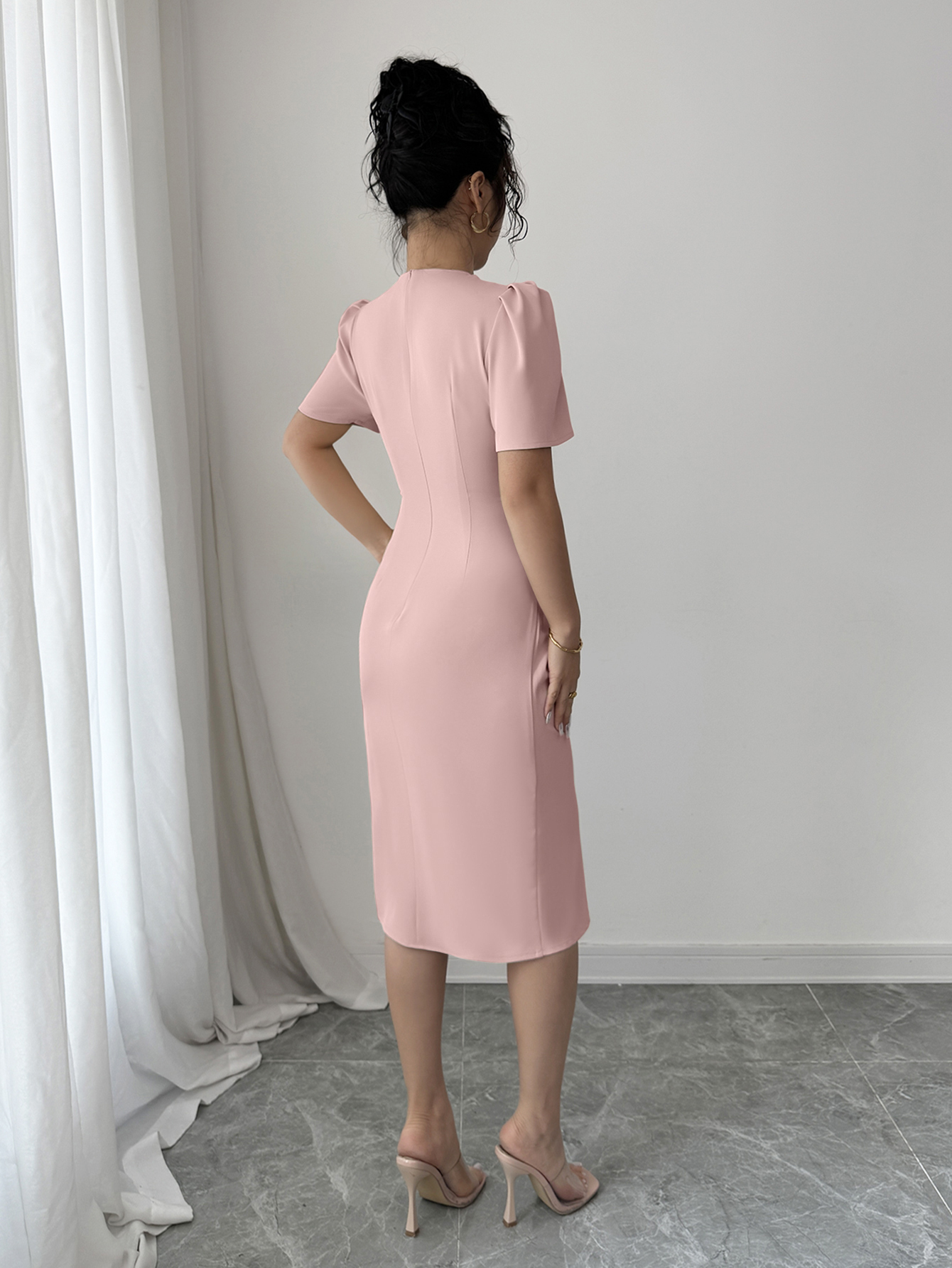 Women's Solid Color Round Neck Short Puff Sleeve Elegant Cutout Shoulder Dress