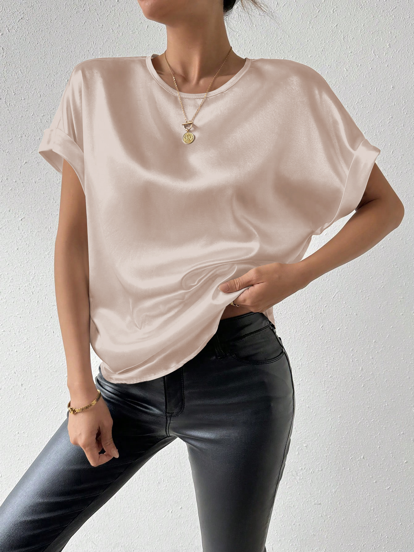  XD010 Women's Batwing Sleeve Top With Back Keyhole Design