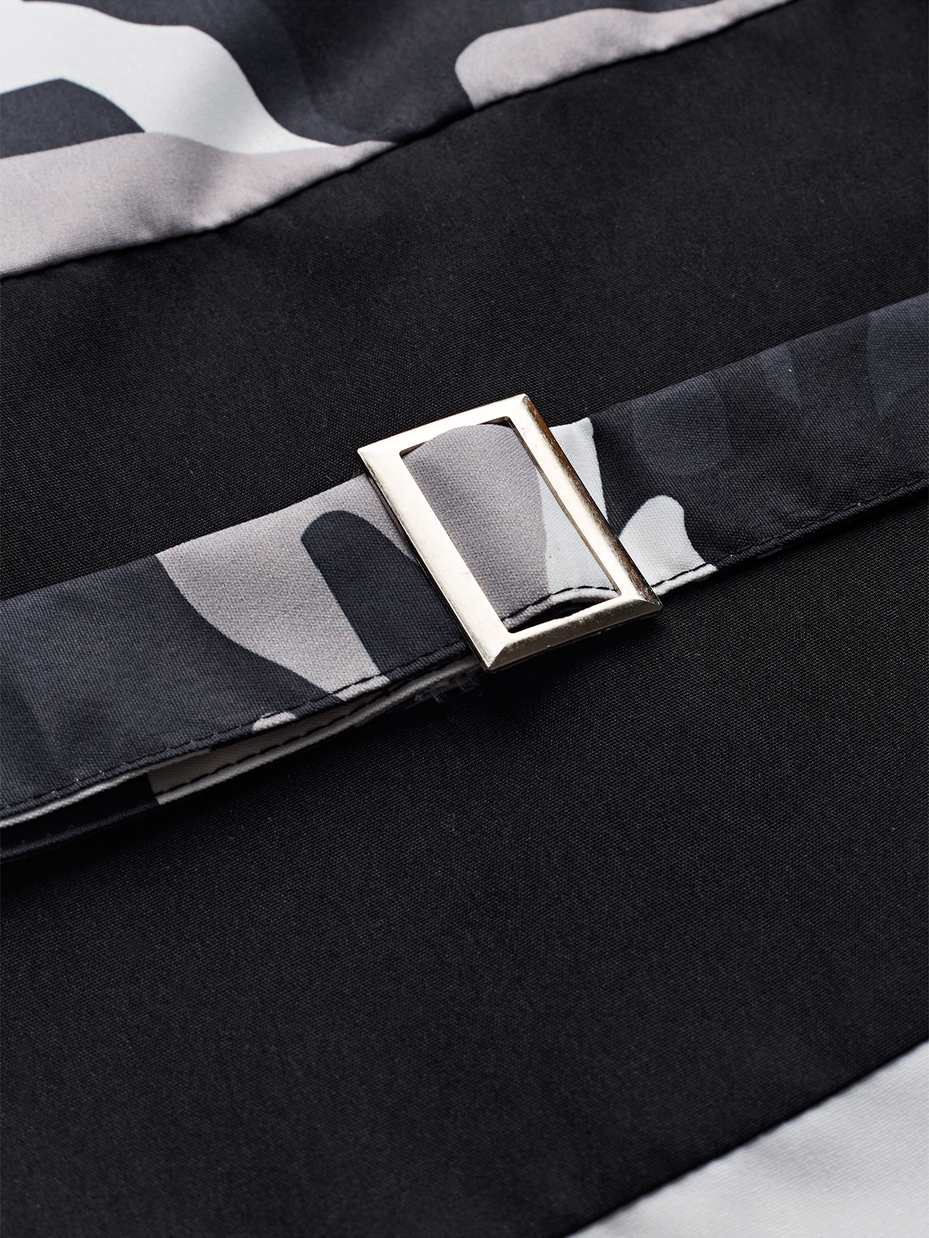 XH648 Buttoned Camouflage Print Buckle Cargo Pants