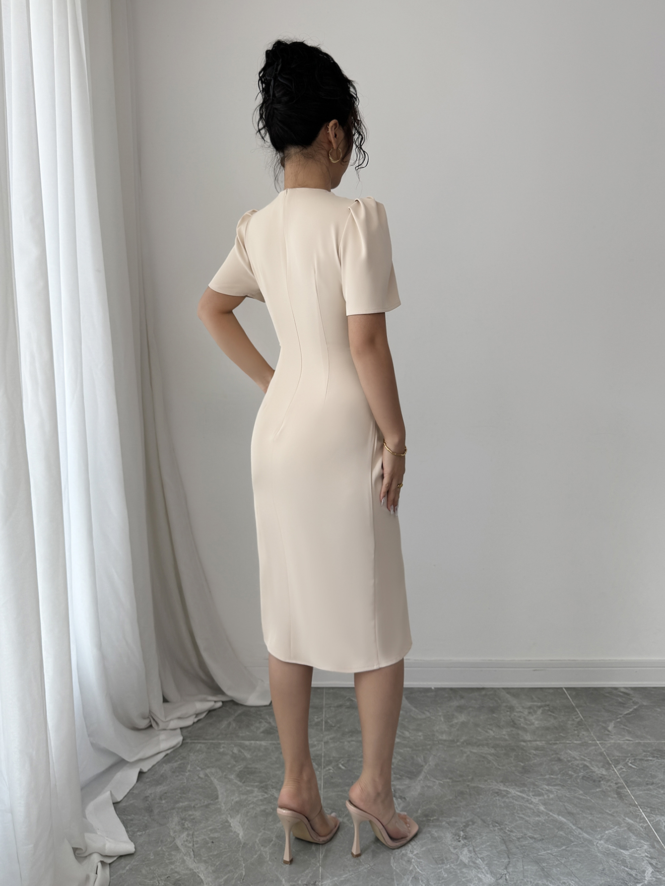 Women's Solid Color Round Neck Short Puff Sleeve Elegant Cutout Shoulder Dress