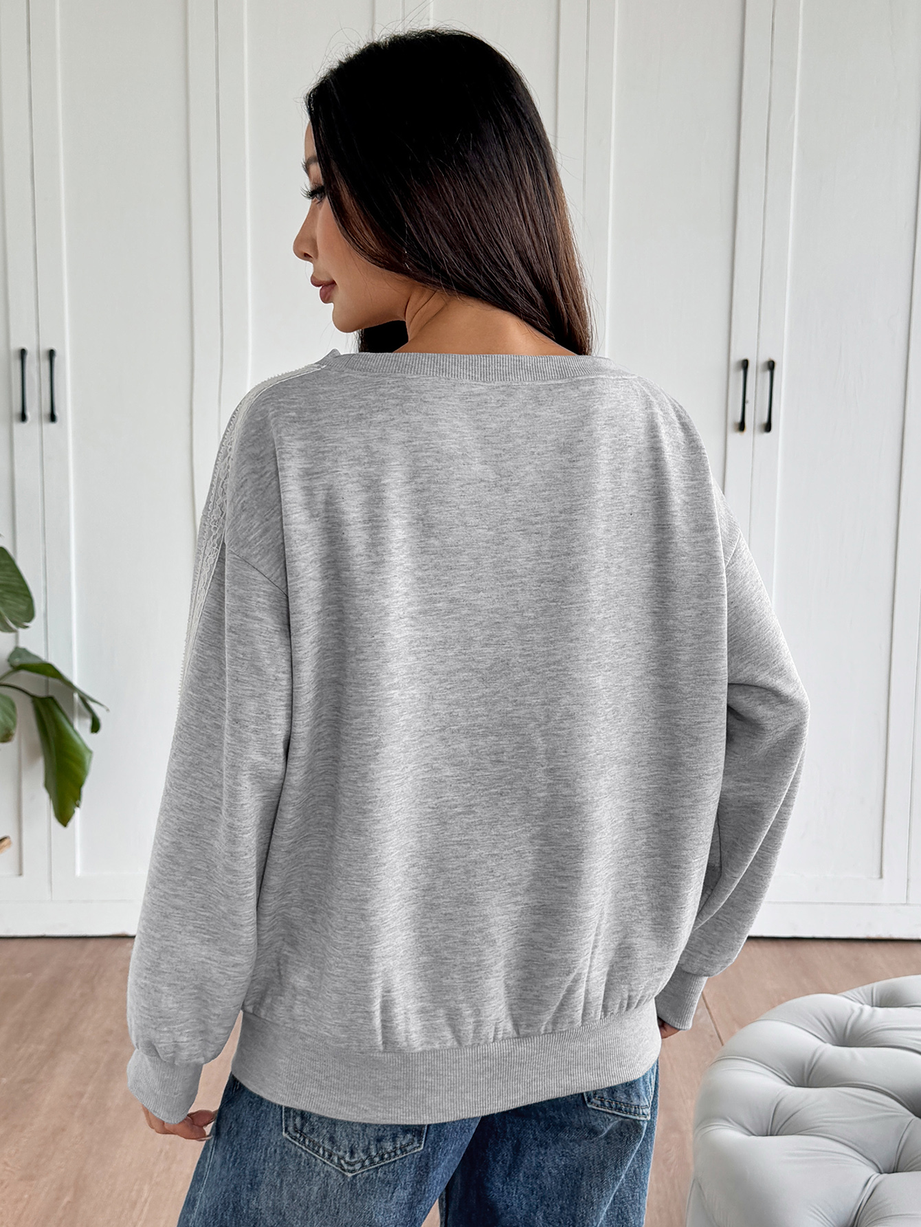 Women's Hand-Cranked Bowknot Decorated Lace Sleeve Sweatshirt