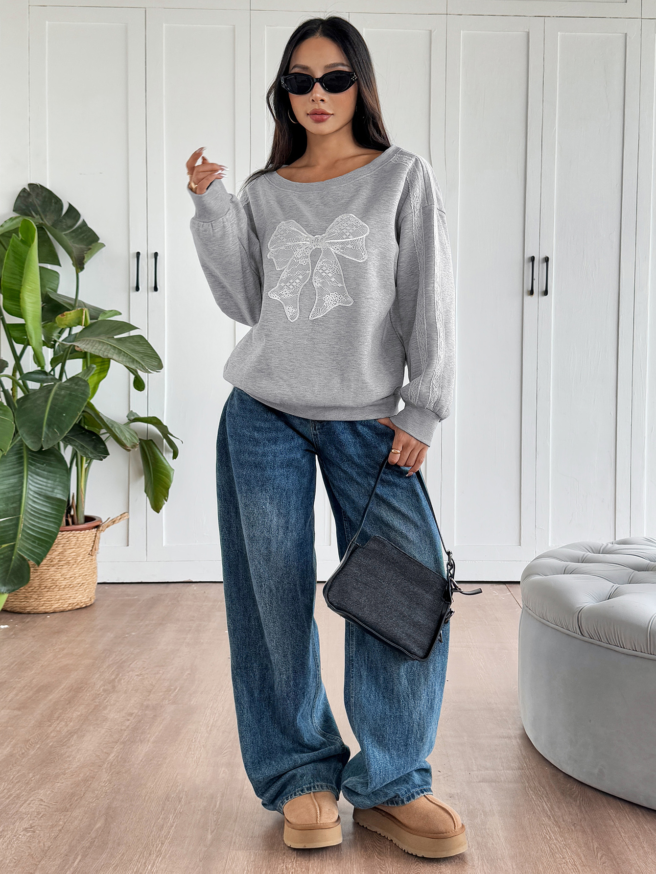 Women's Hand-Cranked Bowknot Decorated Lace Sleeve Sweatshirt