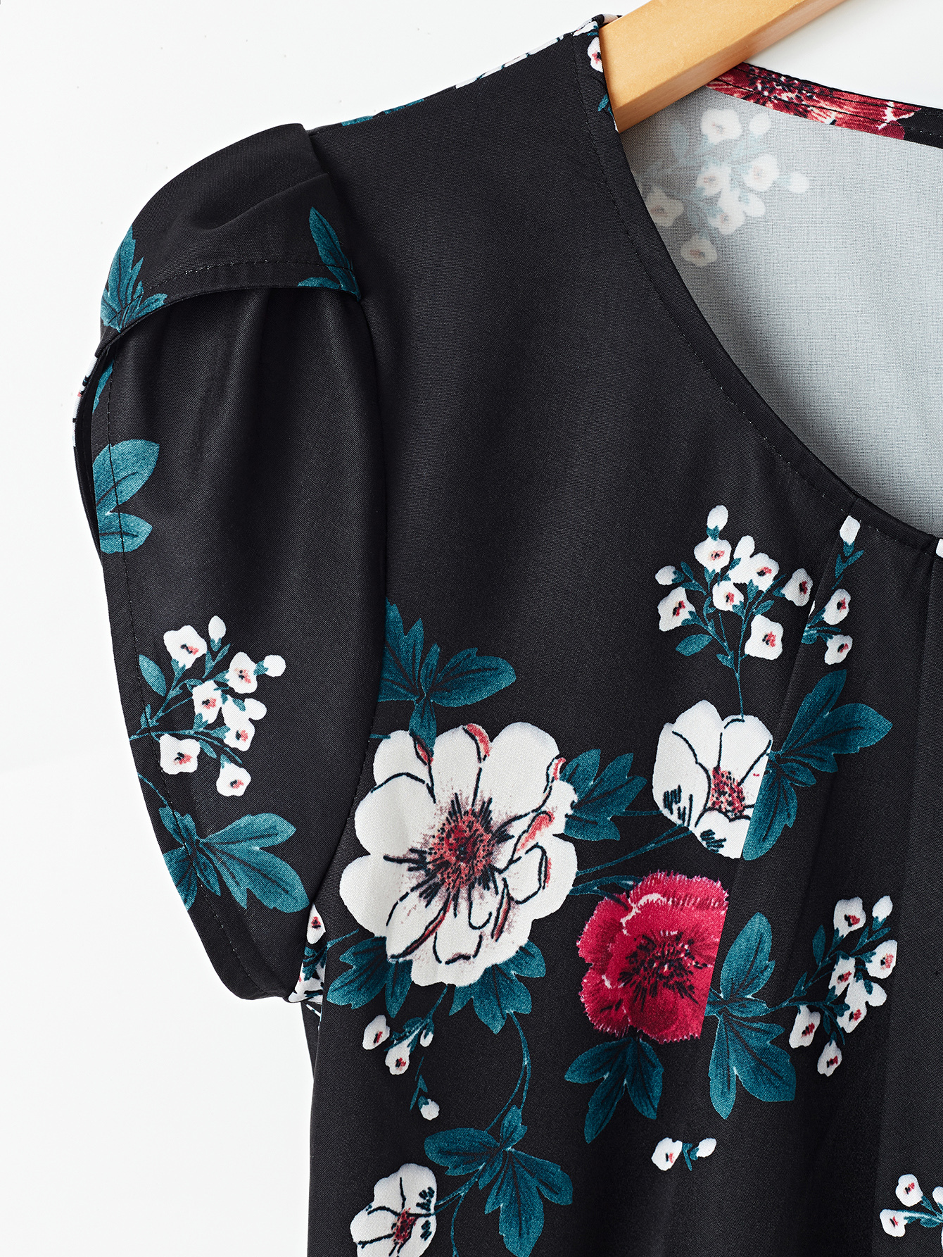 Holidaya Floral Print Pleated Cap Sleeve Top