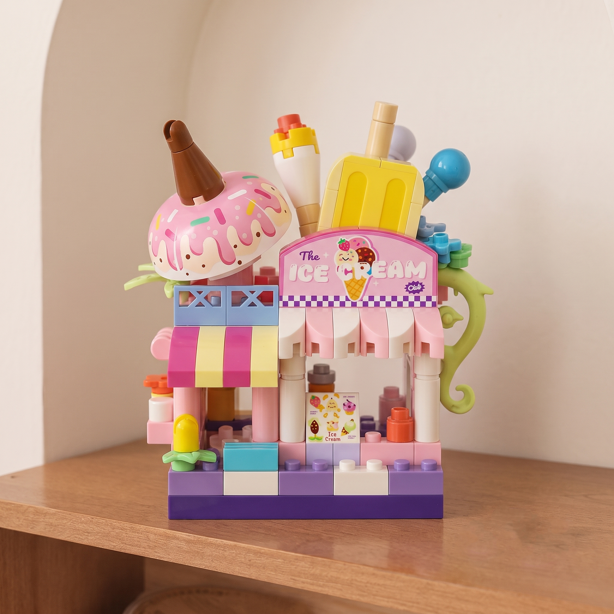 "Sweet Ice Cream Shop" Miniature Streetscape Building Block Set