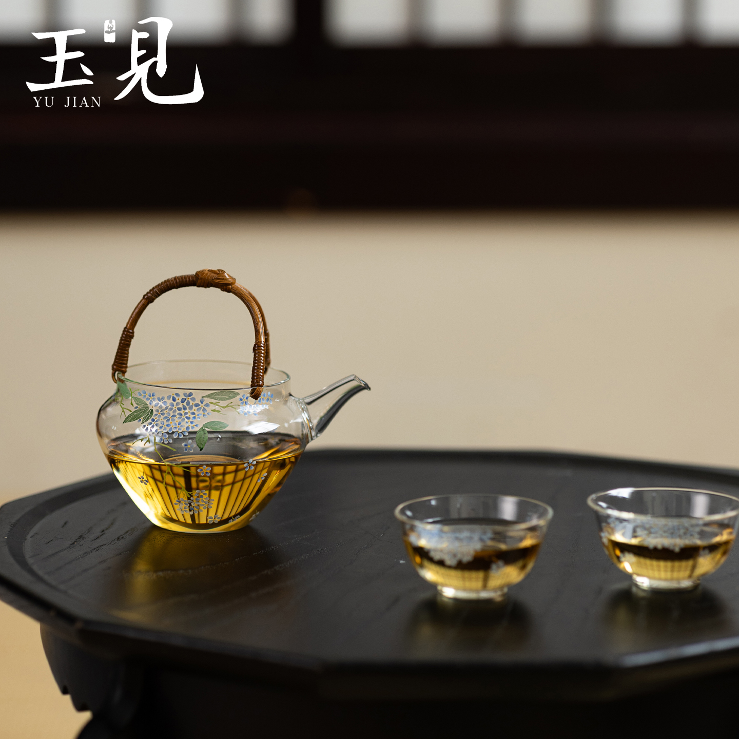 Handcrafted Borosilicate Glass Teapot with Rattan Handle – Hand-Painted Hydrangea