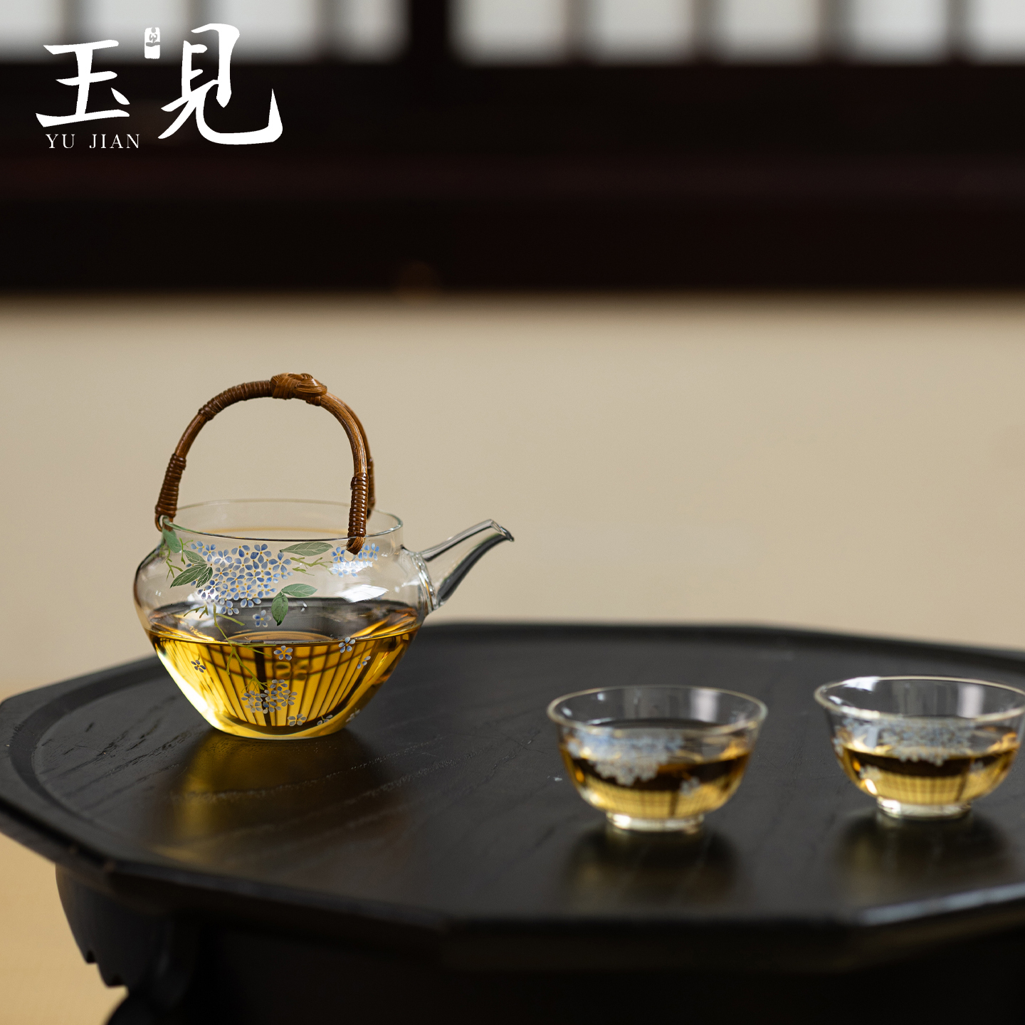 Handcrafted Borosilicate Glass Teapot with Rattan Handle – Hand-Painted Hydrangea