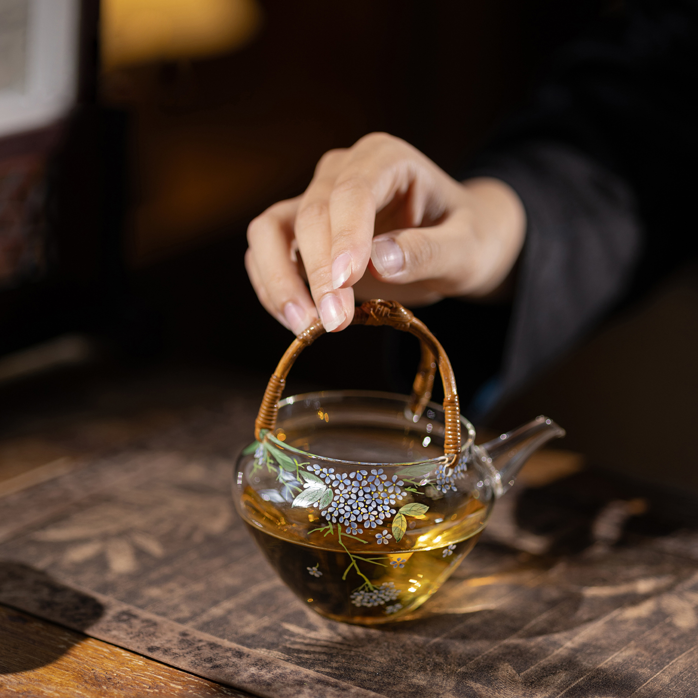 Handcrafted Borosilicate Glass Teapot with Rattan Handle – Hand-Painted Hydrangea