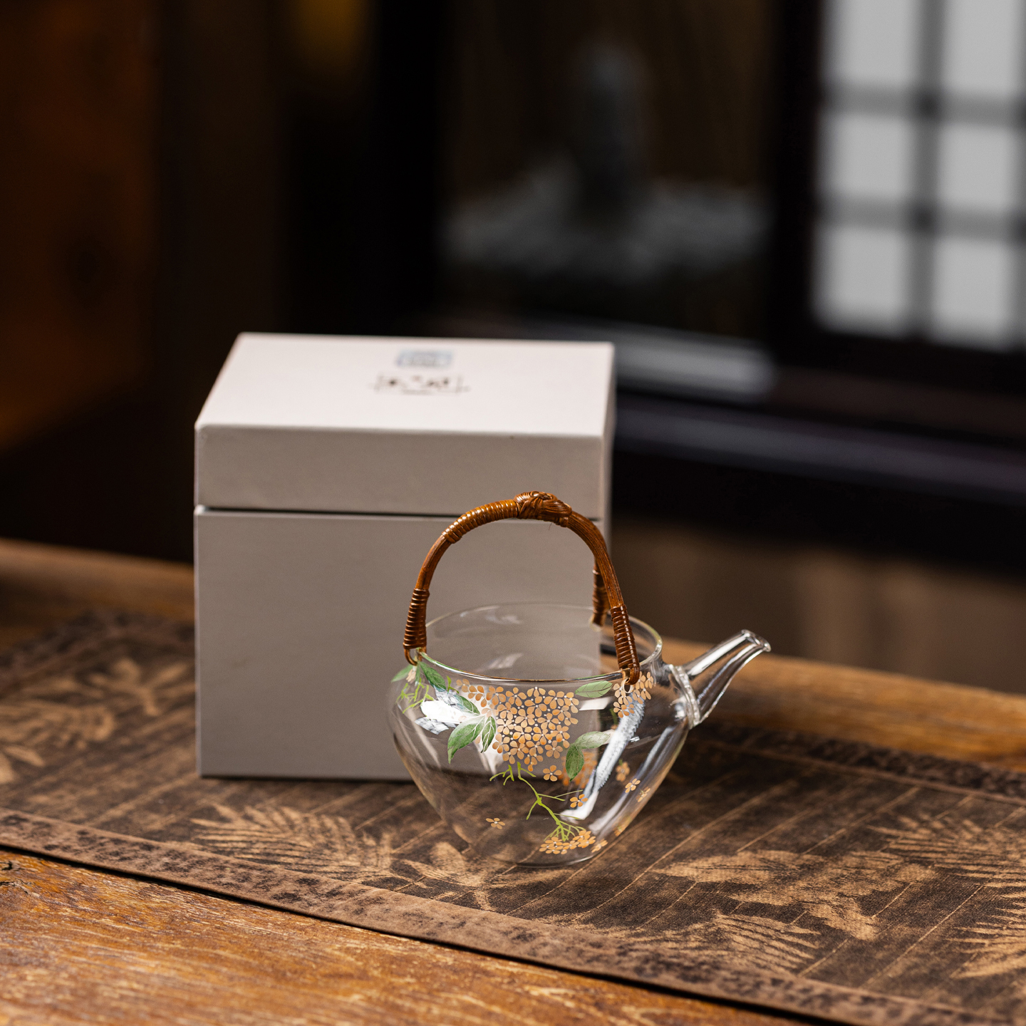 Handcrafted Borosilicate Glass Teapot with Rattan Handle – Hand-Painted Hydrangea