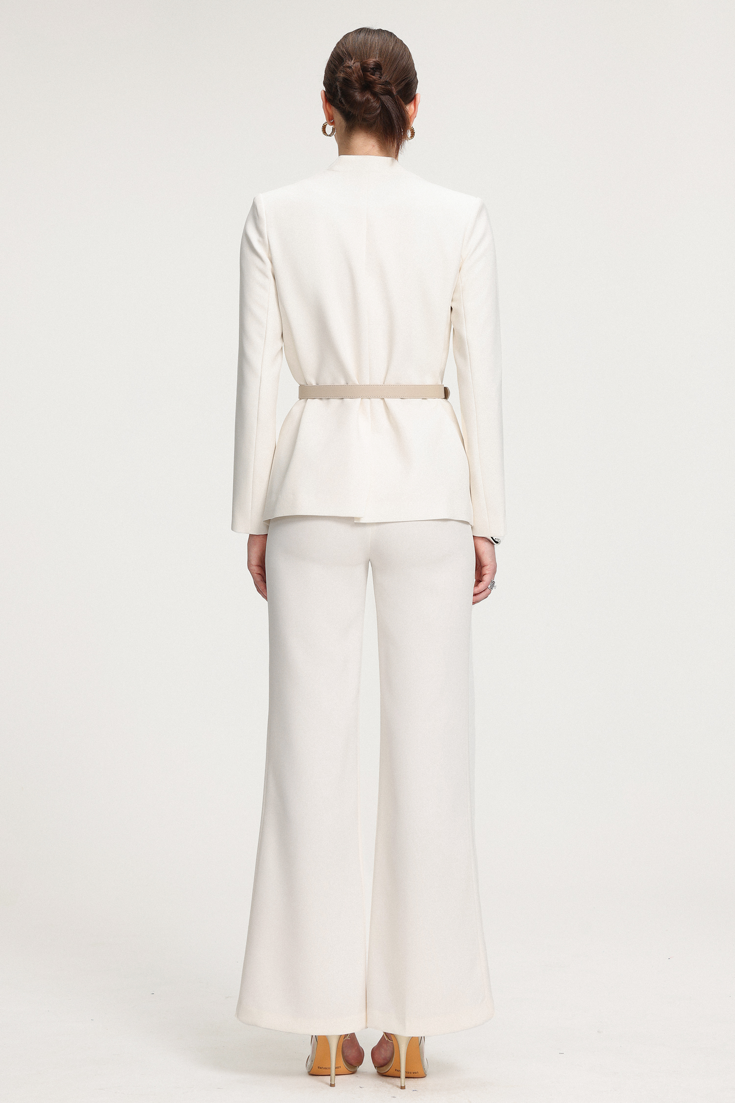 TOP: Belted Shawl-Collar Crepe Blazer；Bottom：Wide-Leg Crepe Trousers