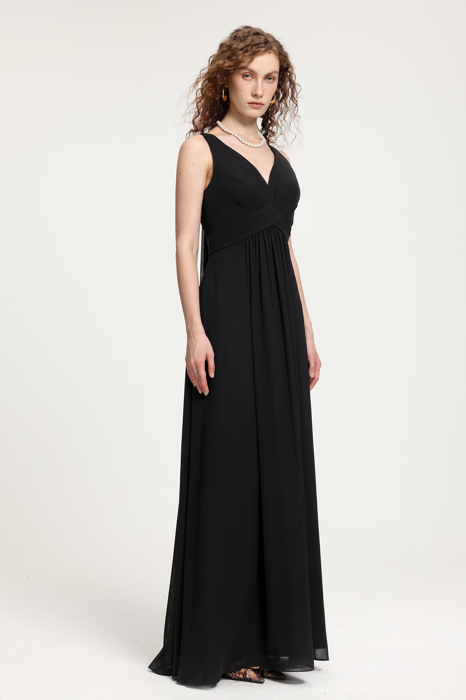 Black Chiffon V-Neck Sleeveless Floor-Length Gown