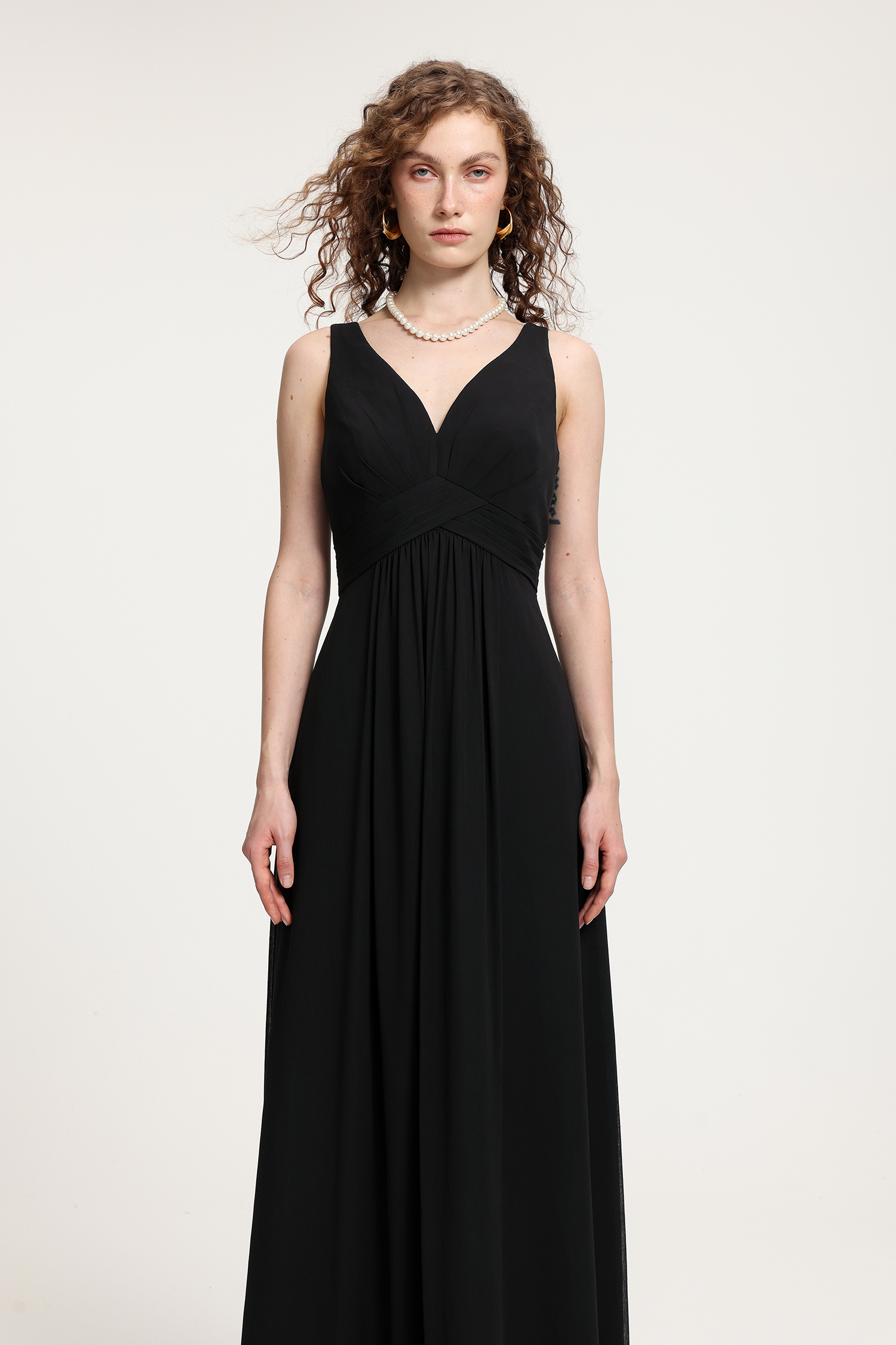 Black Chiffon V-Neck Sleeveless Floor-Length Gown
