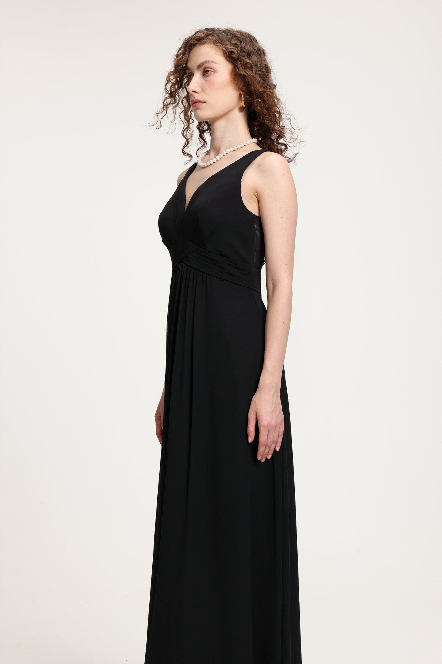 Black Chiffon V-Neck Sleeveless Floor-Length Gown