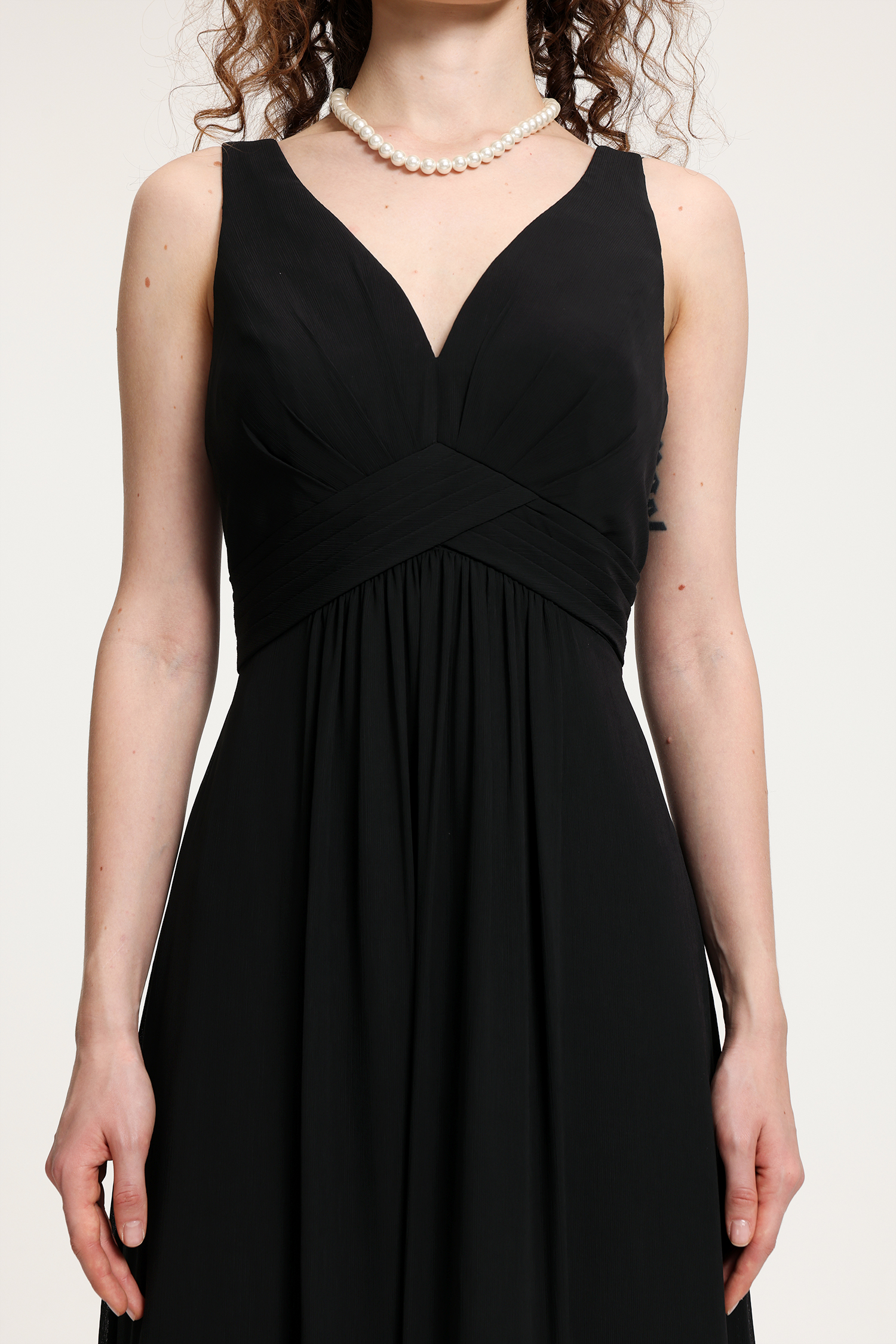 Black Chiffon V-Neck Sleeveless Floor-Length Gown