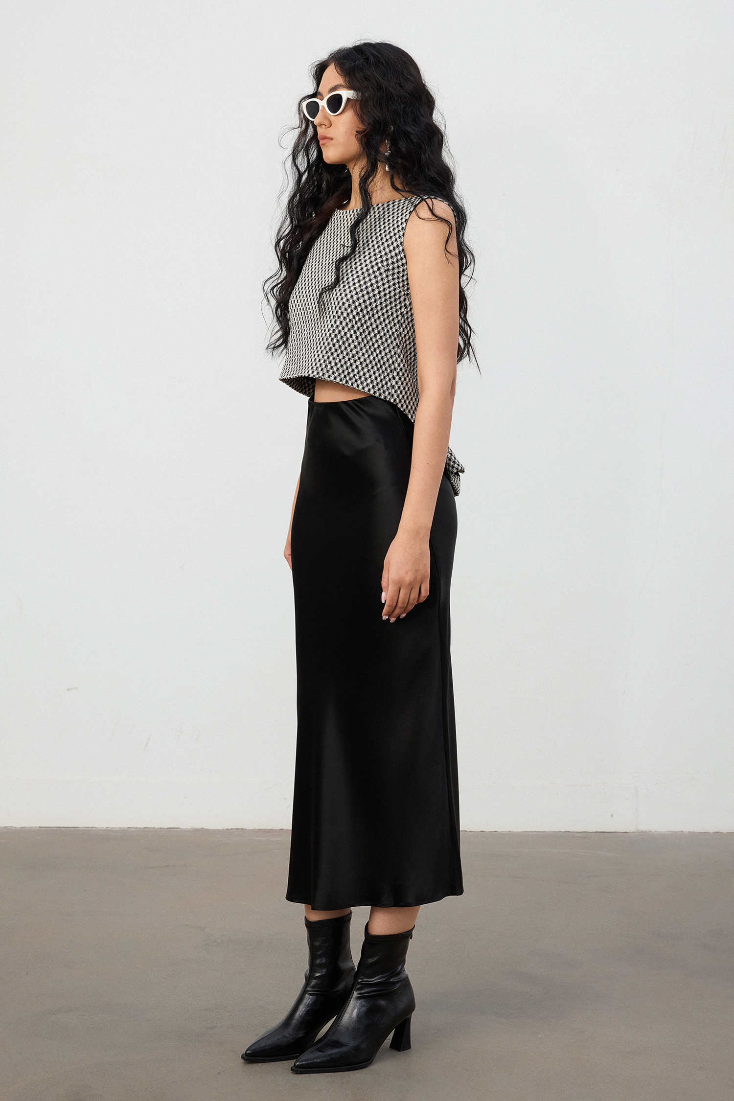 Black & White Houndstooth Cropped Sleeveless Top