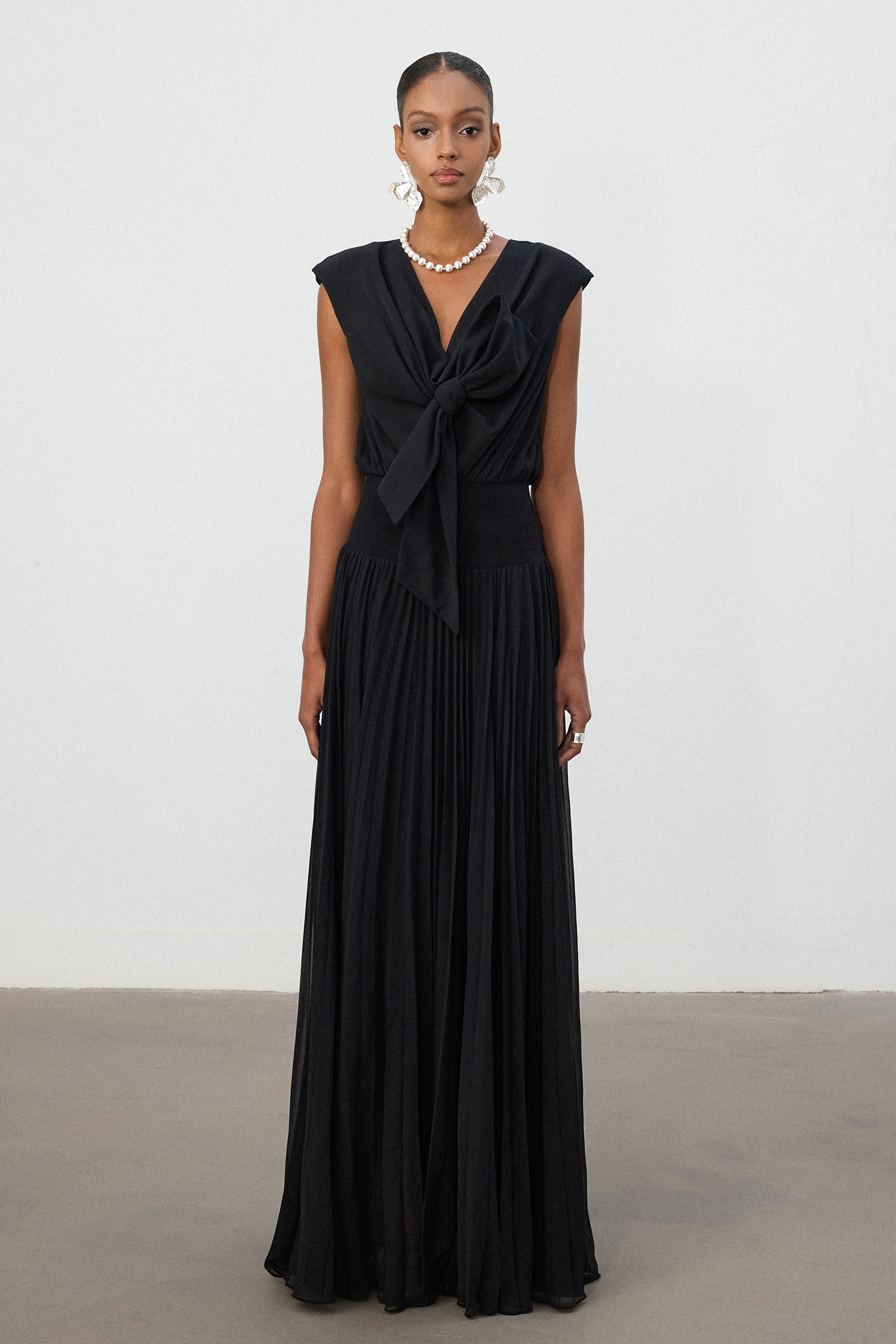 Black Pleated Floor-Length Maxi Skirt