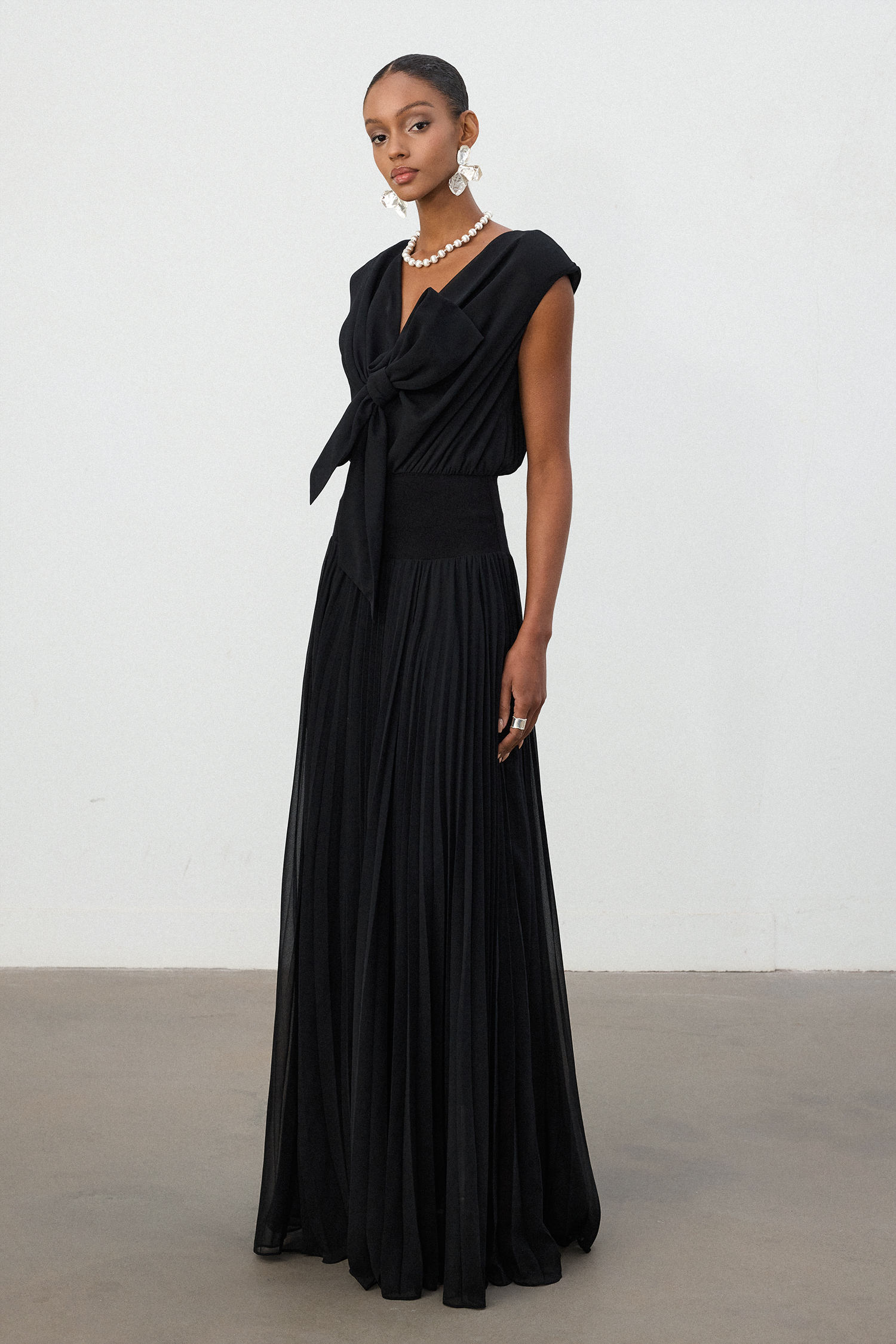 Black Pleated Floor-Length Maxi Skirt