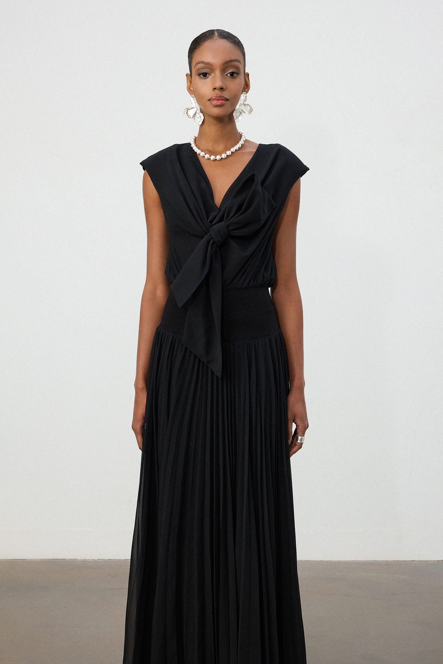 Black Pleated Floor-Length Maxi Skirt