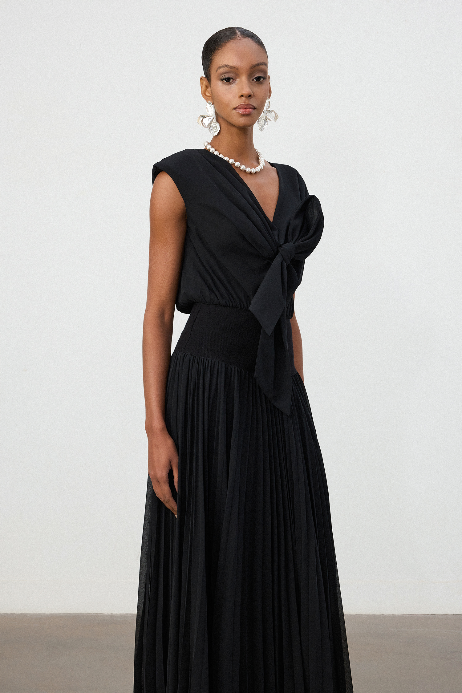 Black Pleated Floor-Length Maxi Skirt