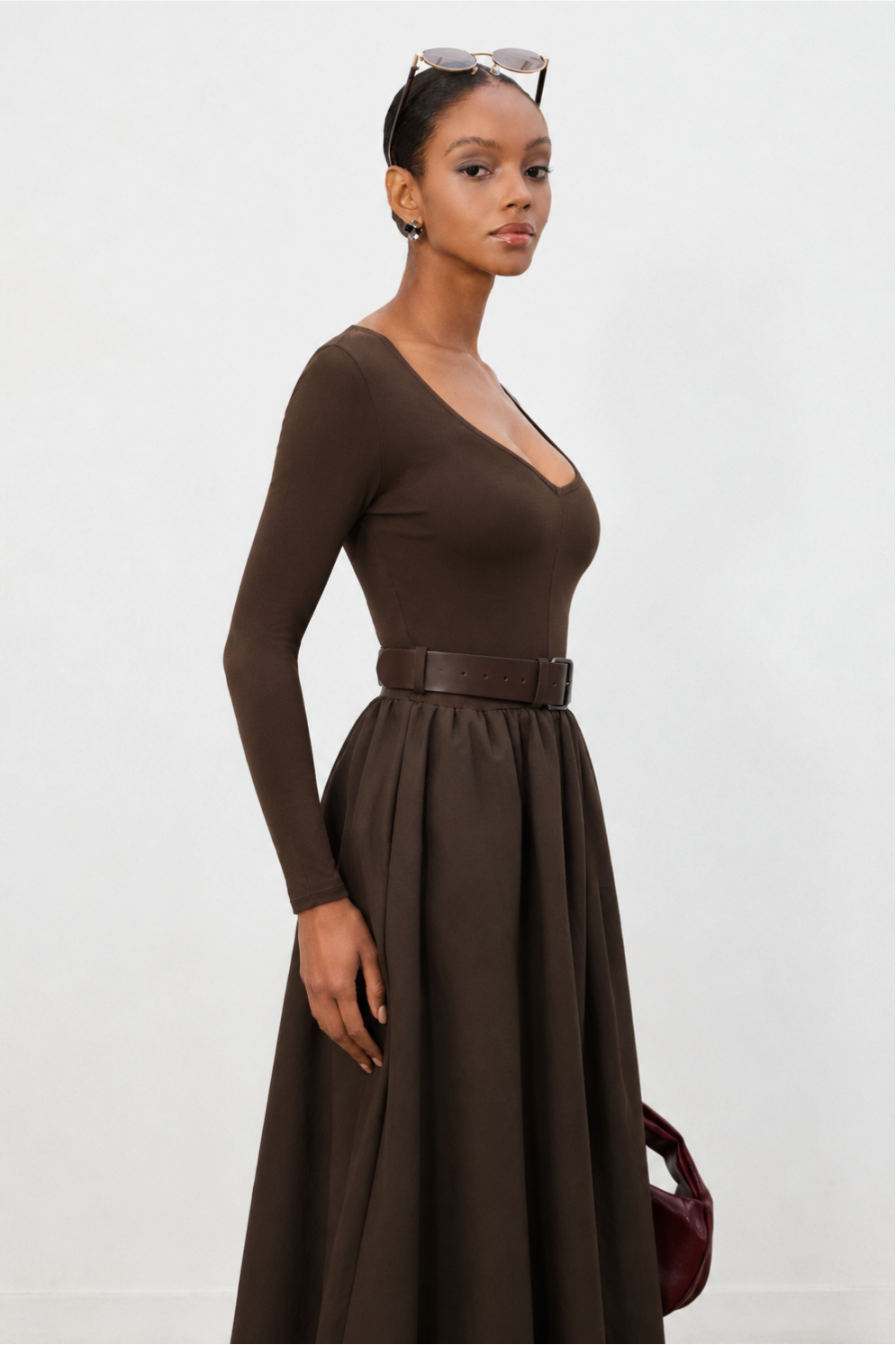 Tusare Chic Contour U-Neck Long Sleeve Matching Faux Leather Belt Knit Maxi Dress