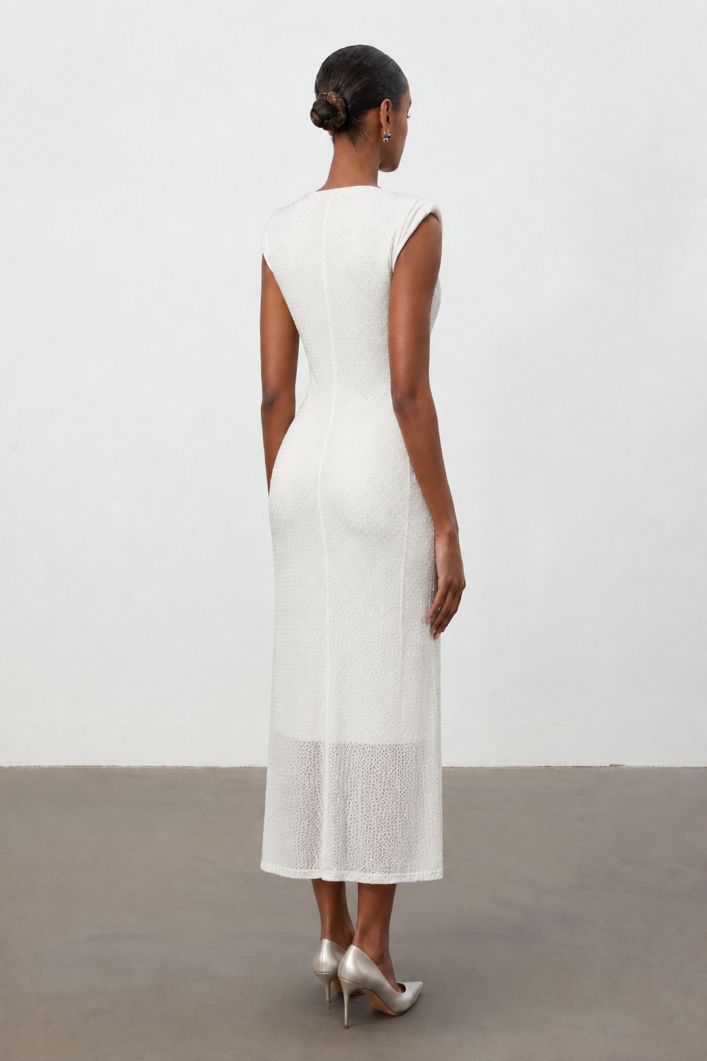Hzere Elegant Contour Sleeveless Pleated Metal Decor Lace Apricot Maxi Dress