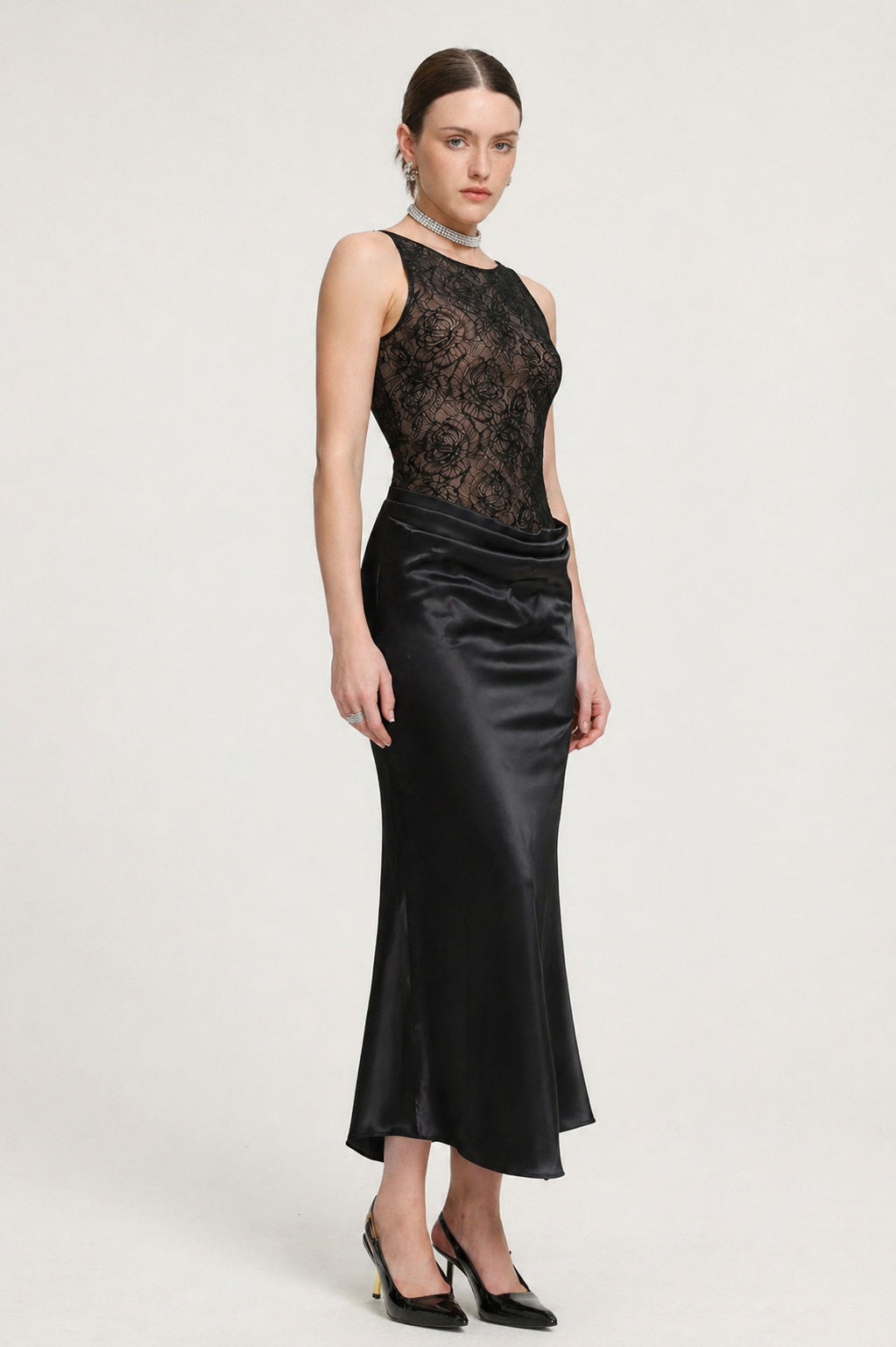 Yeil Sexy Contour Sleeveless Pleated Lace Satin Maxi Dress