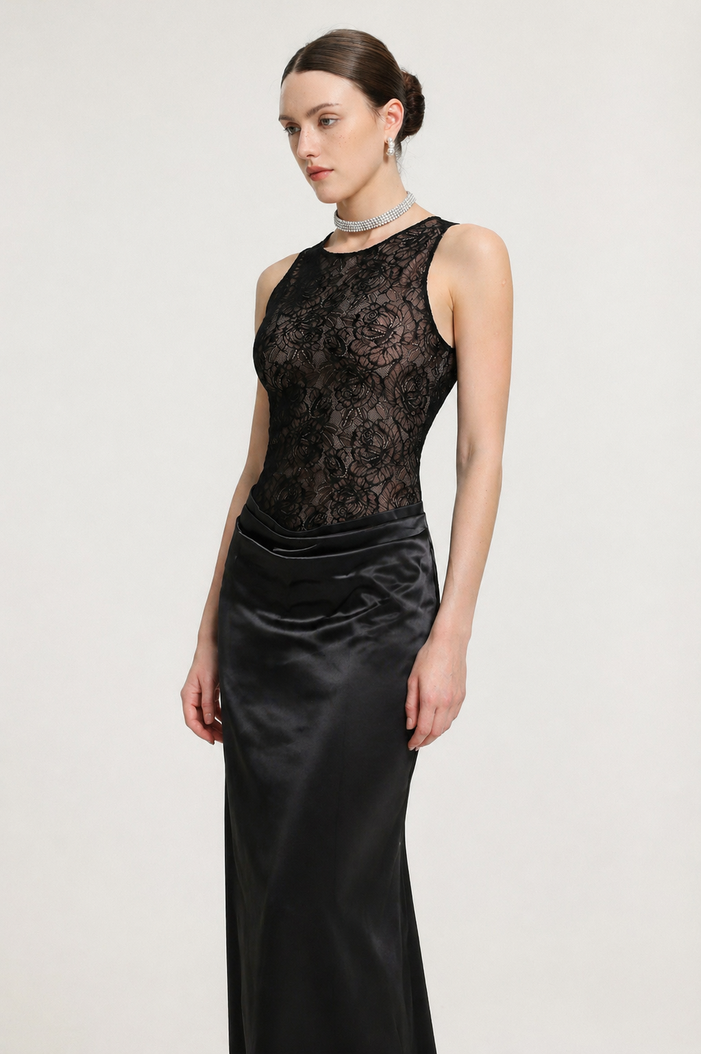 Yeil Sexy Contour Sleeveless Pleated Lace Satin Maxi Dress