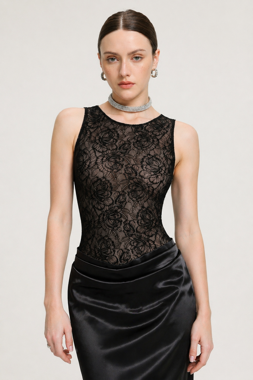 Yeil Sexy Contour Sleeveless Pleated Lace Satin Maxi Dress