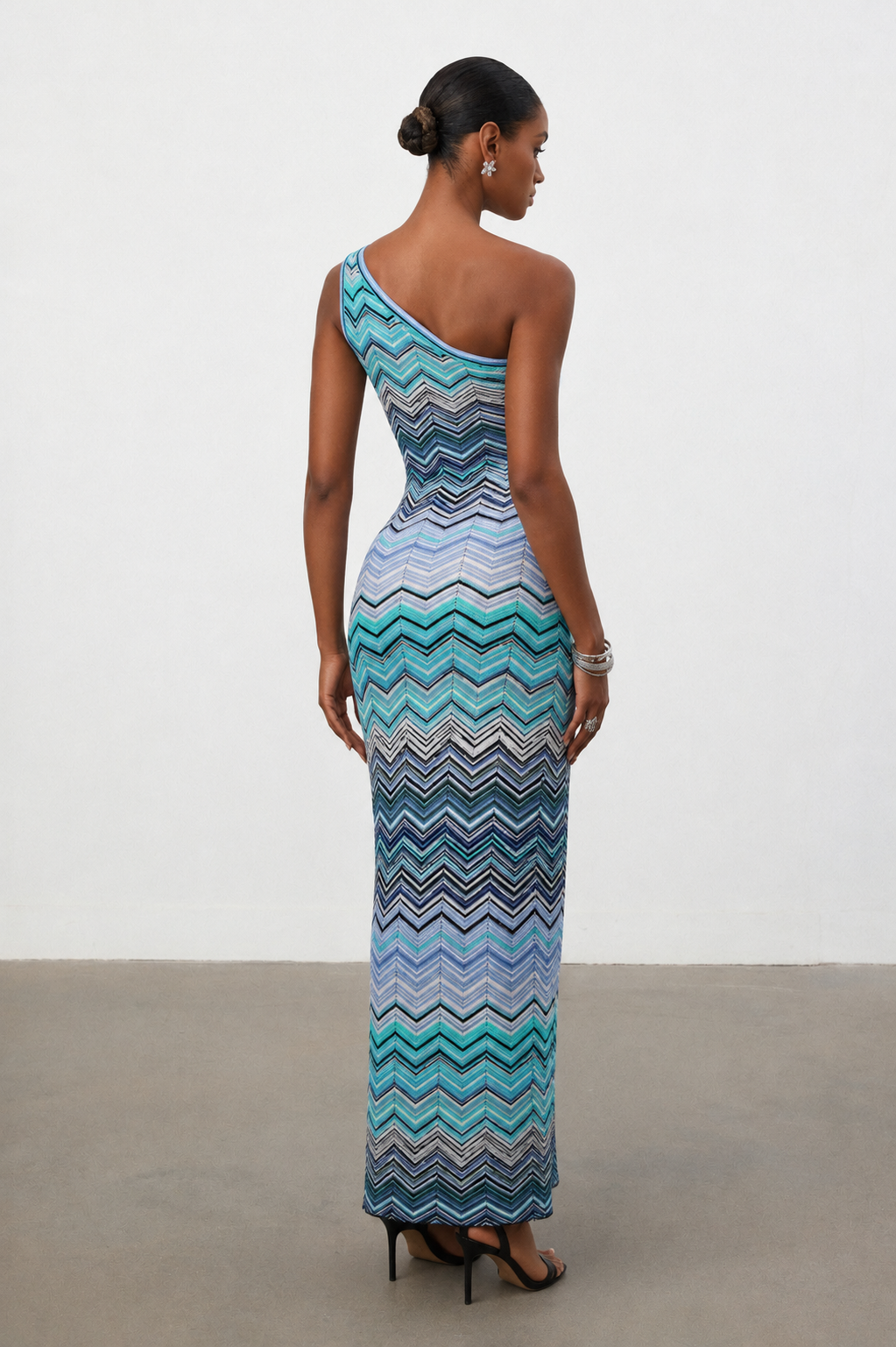 Raisin Resort Contour Chevron Print Knit Maxi Dress