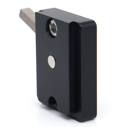 viewfinder adapter flexibly connects the ARRI mini LF EVF to the monitor through the 1/4 screw and ARRI pin connection options