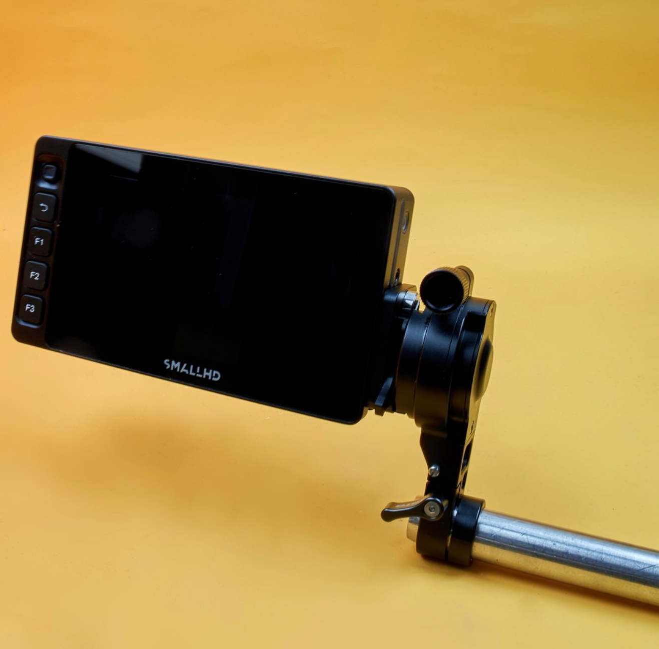 viewfinder adapter flexibly connects the ARRI mini LF EVF to the monitor through the 1/4 screw and ARRI pin connection options