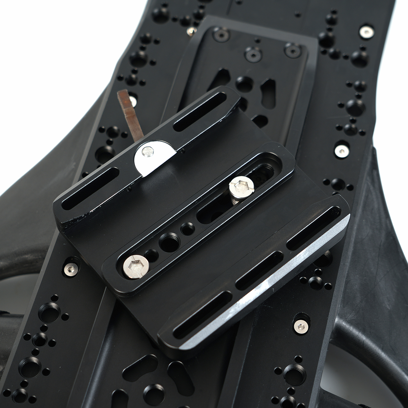 DJI Ronin 4D , SONY CineAlta 3/8 screws hold the camera backpack