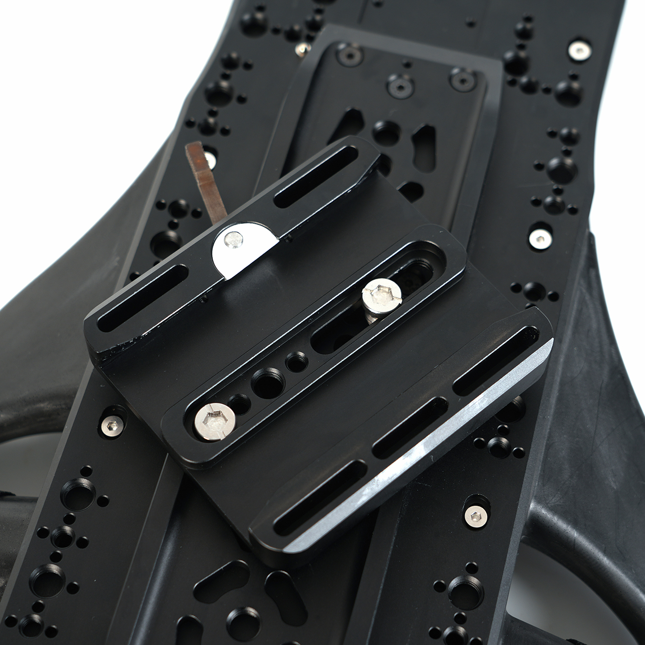 DJI Ronin 4D , SONY CineAlta 3/8 screws hold the camera backpack