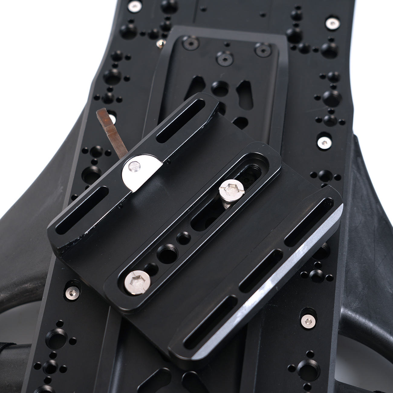 DJI Ronin 4D , SONY CineAlta 3/8 screws hold the camera backpack