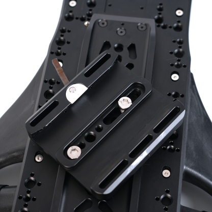 DJI Ronin 4D , SONY CineAlta 3/8 screws hold the camera backpack