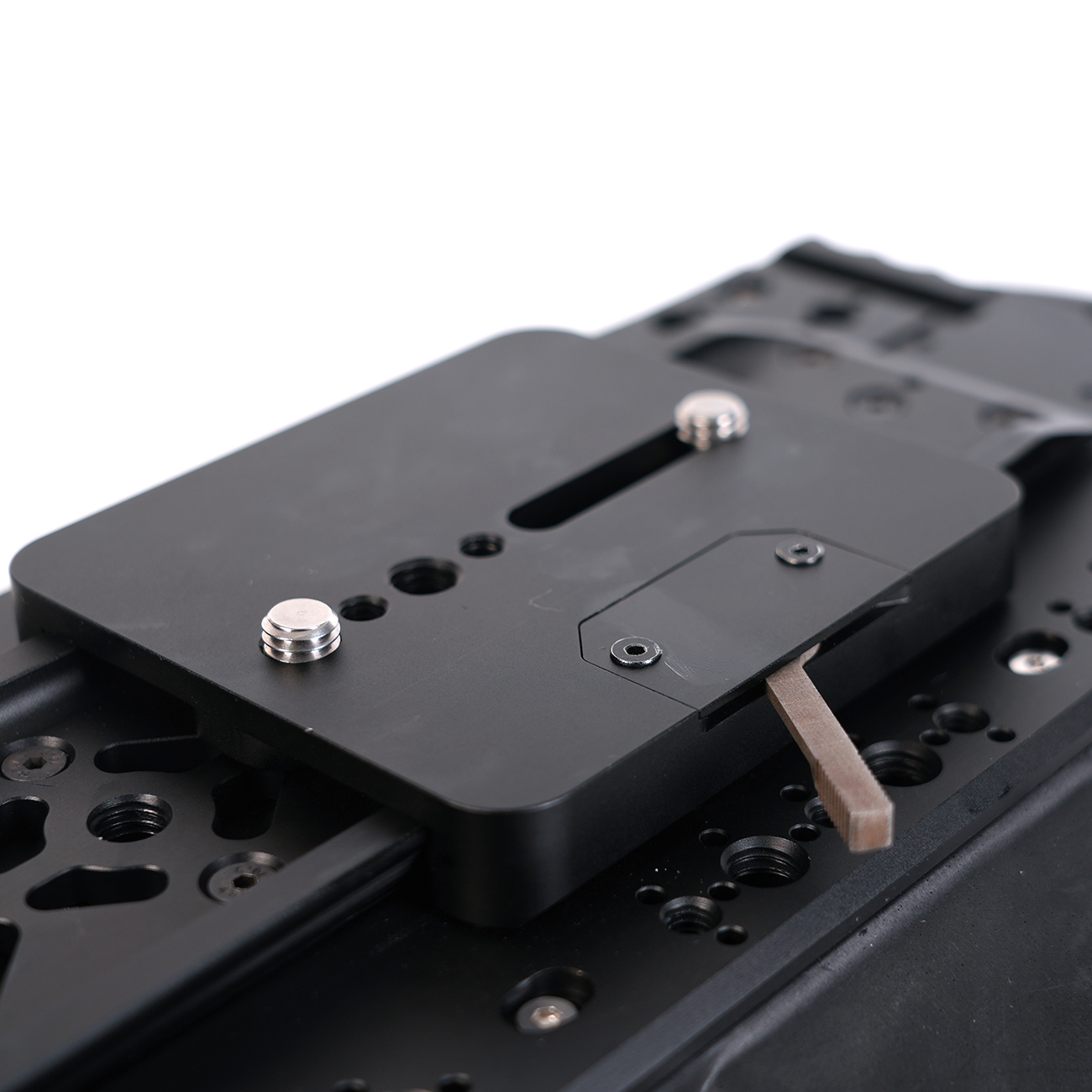 DJI Ronin 4D , SONY CineAlta 3/8 screws hold the camera backpack