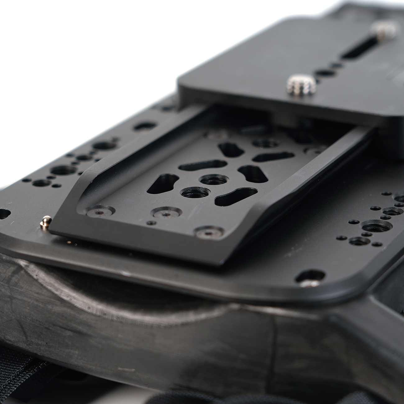 DJI Ronin 4D , SONY CineAlta 3/8 screws hold the camera backpack