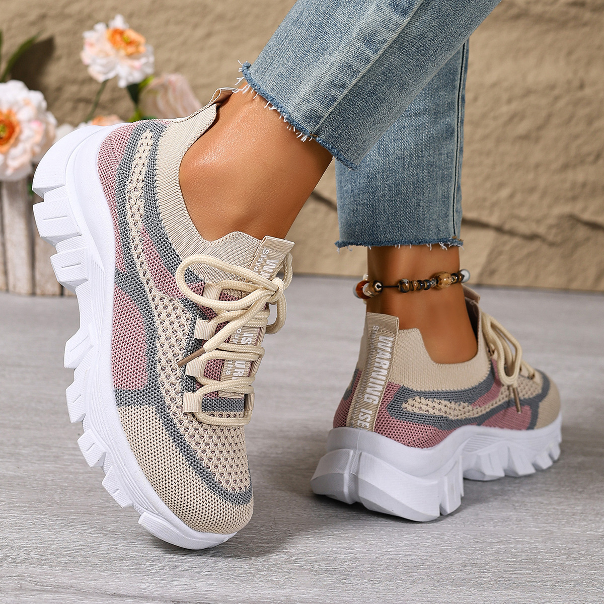Women's lightweight, breathable, thick-soled sneakers