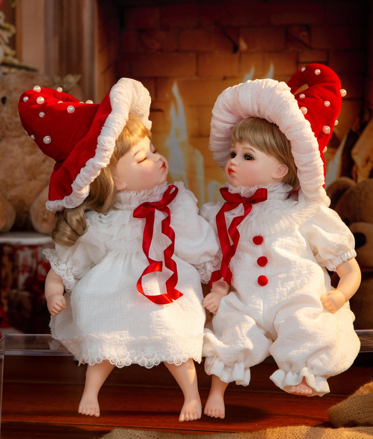 Berrykiss-36cm/14-inch Realistic Porcelain Baby Dolls with Santa Hat (1 Set)