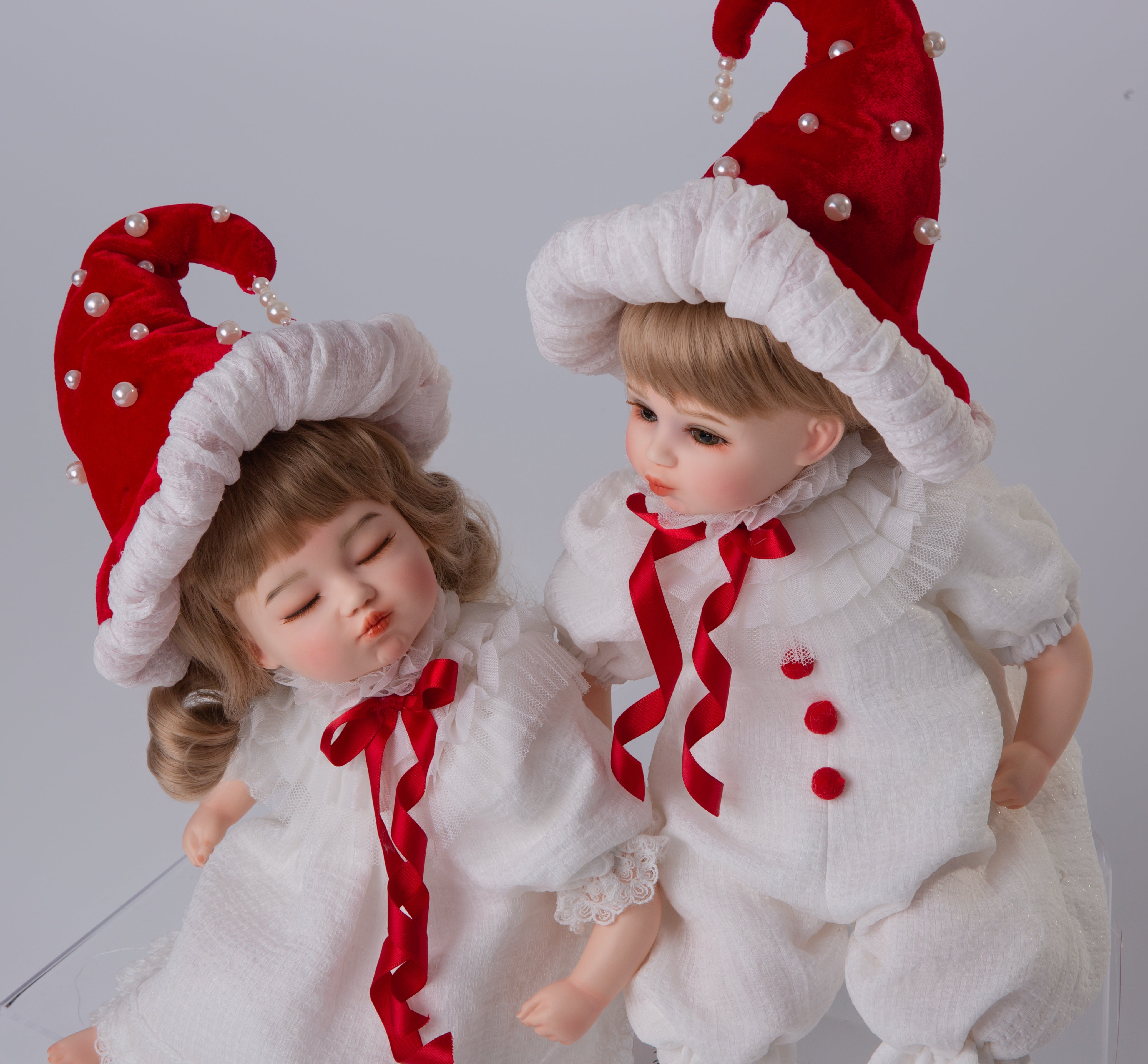 Berrykiss-36cm/14-inch Realistic Porcelain Baby Dolls with Santa Hat (1 Set)