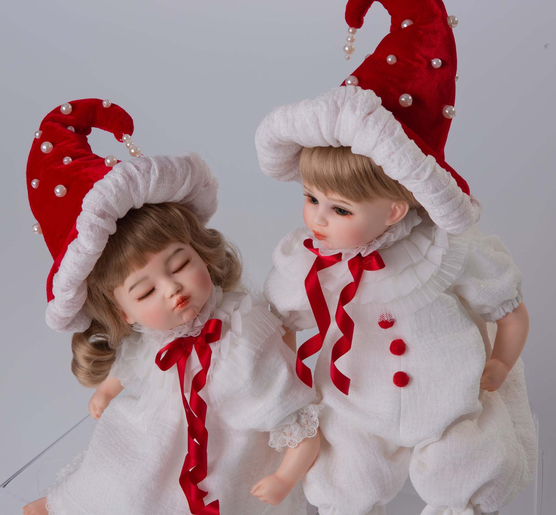 Berrykiss-36cm/14-inch Realistic Porcelain Baby Dolls with Santa Hat (1 Set)