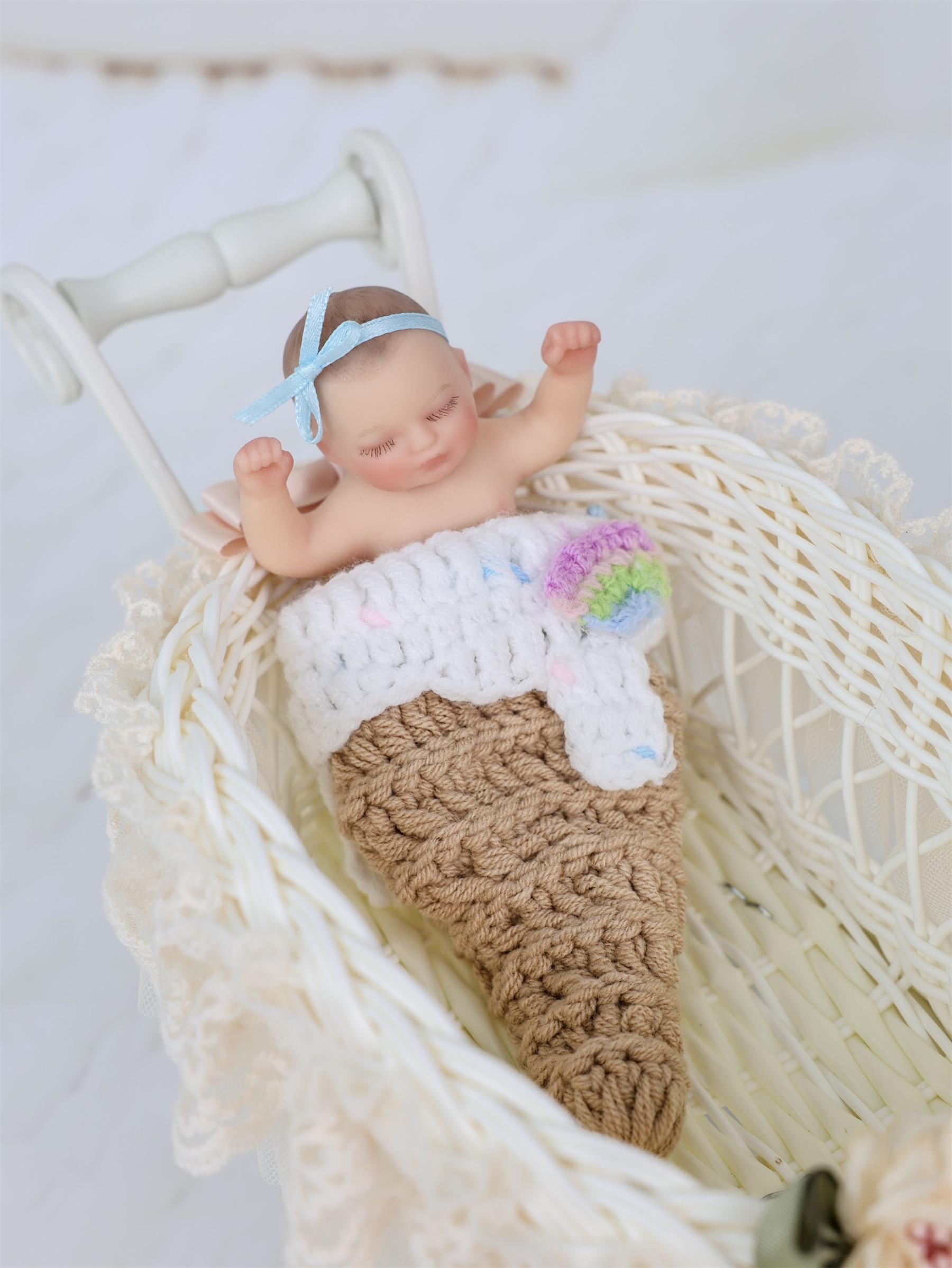 10cm/4Inch Lifelike Silicone Reborn Girl Baby Doll 