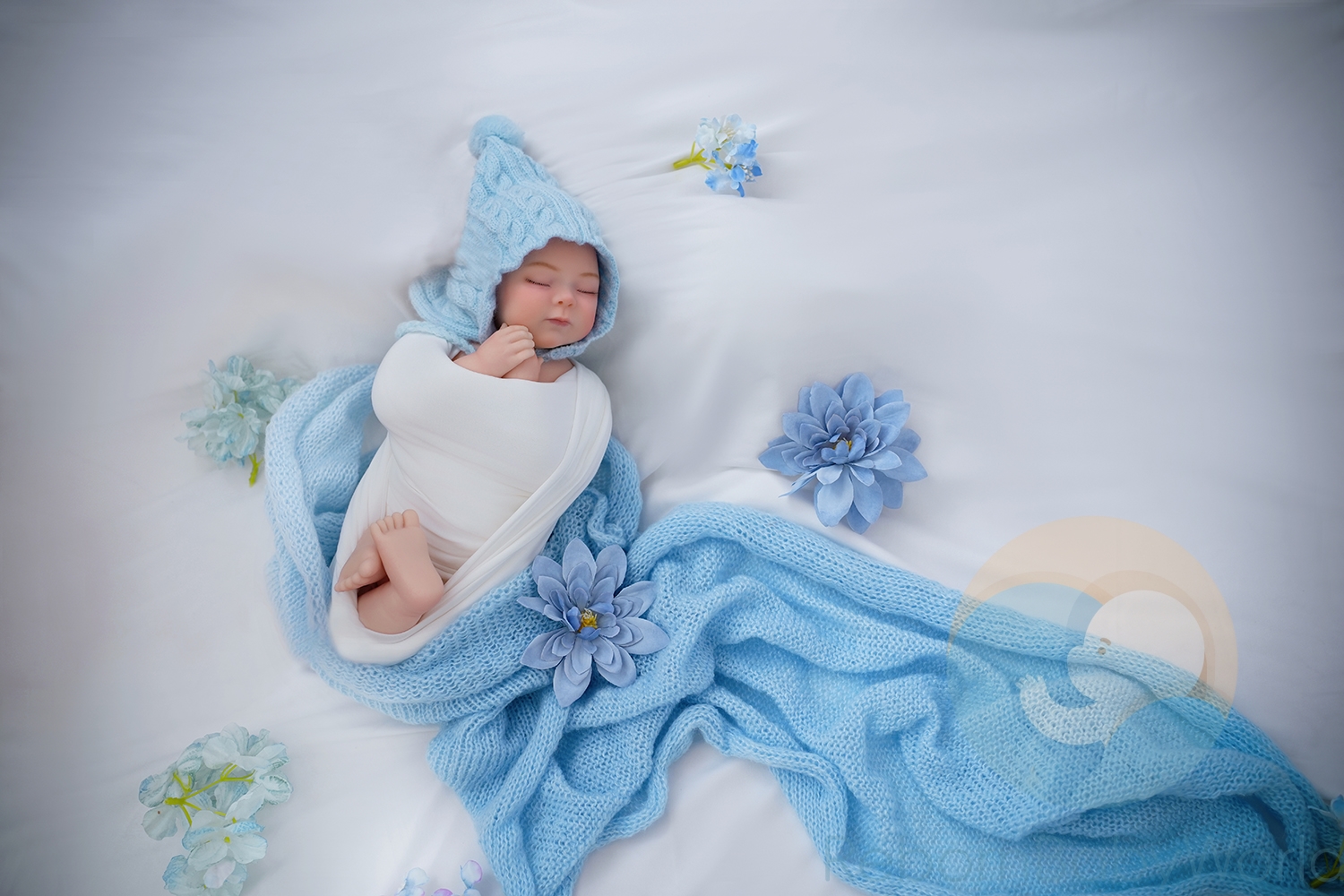 40cm/16inch Soft Silicone Elastic Closed Eyes Reborn Baby Girl Doll