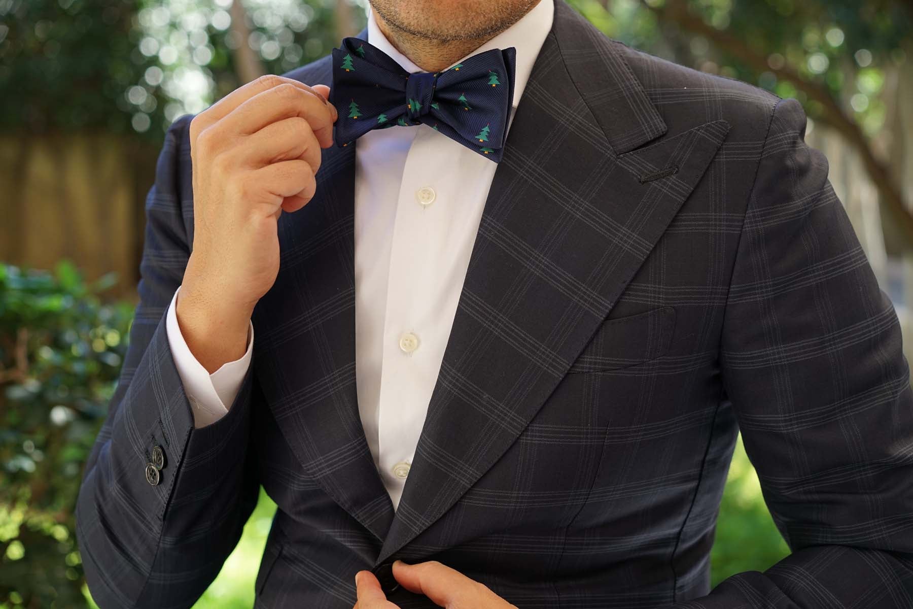 Natbeck Christmas Tree Self Bow Tie Fun Cotton Bow Tie with Christmas Tree Motif for Holiday Events